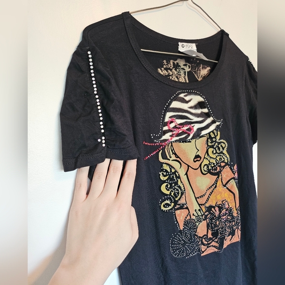 Chagall Funky Beaded Detailing Graphic Tee With Rhinestones and Faux Fur - Picture 3 of 7